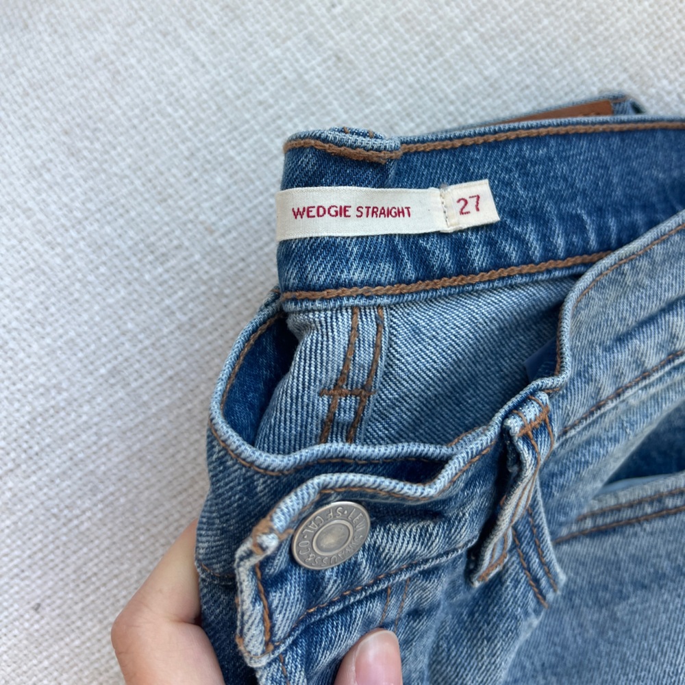 Levi’s Two Tone Wedgie Straight Jeans - Picture 3 of 3